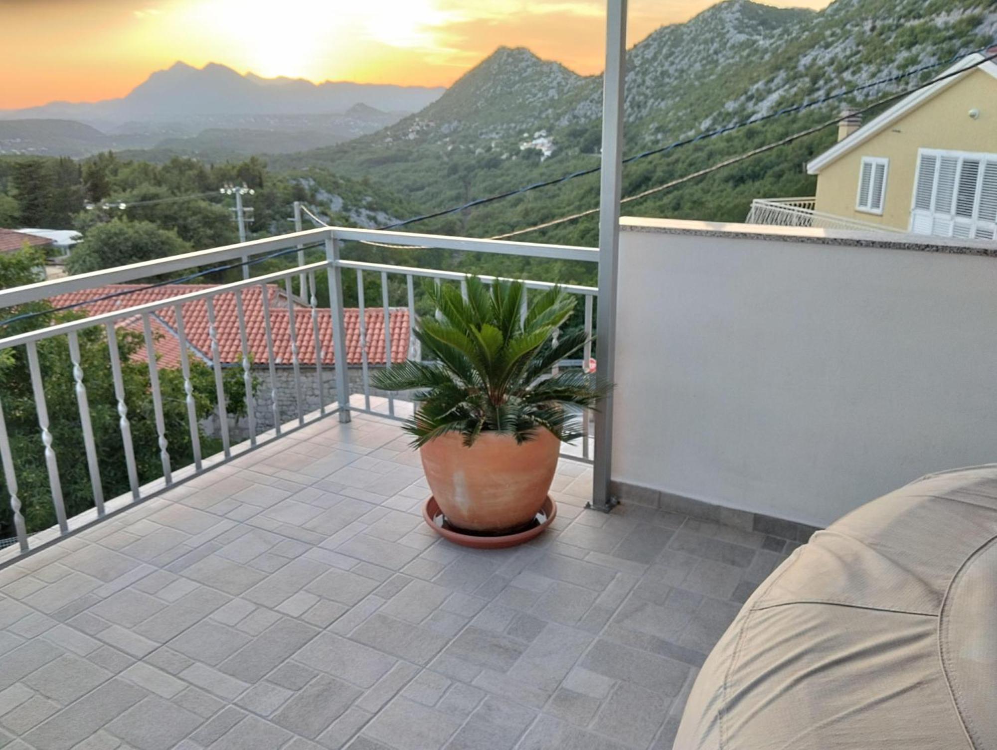 Holiday Home Horizonte With Jacuzzi Gornja Brela Εξωτερικό φωτογραφία
